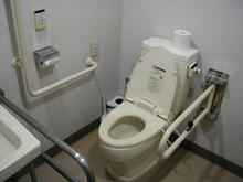 京王ストア立川店　2階多目的トイレ