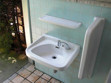 本郷給水所公苑トイレ