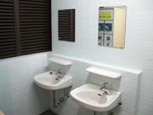 靖国神社 外苑駐車場トイレ