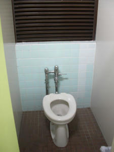 靖国神社 外苑駐車場トイレ