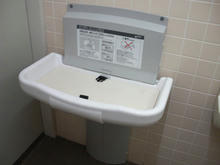 靖国神社 外苑駐車場多目的トイレ