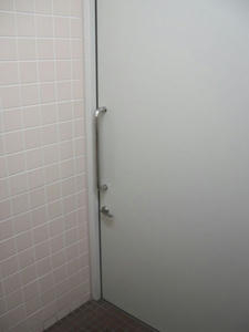 靖国神社 外苑駐車場多目的トイレ