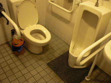 サンドラッグ小平鈴木町店 外トイレ