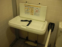 サンドラッグ小平鈴木町店 外トイレ