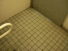 サンドラッグ小平鈴木町店 外トイレ