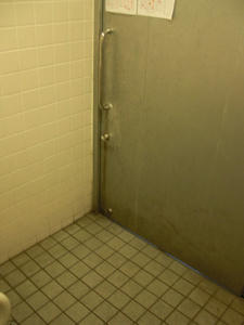 サンドラッグ小平鈴木町店 外トイレ