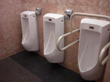 遊就館 玄関ホールトイレ