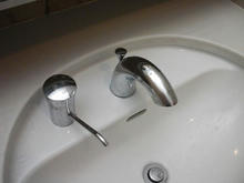 遊就館 玄関ホールトイレ