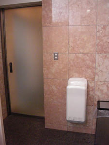 遊就館 玄関ホールトイレ