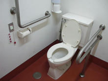 ドイト東久留米店多目的トイレ