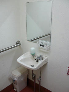 ドイト東久留米店多目的トイレ