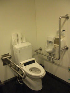 ソフマップ秋葉原本館 2階多目的トイレ