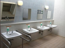 江戸東京たてもの園 西ゾーントイレ