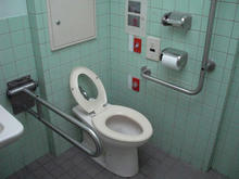 東郷公園多目的トイレ