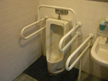 サンドラッグ東大和店トイレ