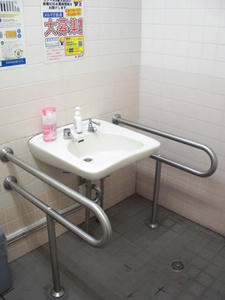 コジマＮＥＷ東大和店　1階多目的トイレ