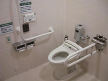 いなげや小金井本町店多目的トイレ