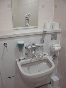 いなげや小金井本町店多目的トイレ