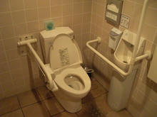 大丸ピーコック国立弁天通り店　1階多目的トイレ