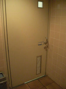 大丸ピーコック国立弁天通り店　1階多目的トイレ