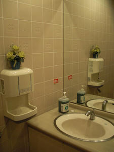 大丸ピーコック国立弁天通り店　2階トイレ