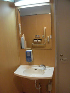 ノジマ小平店 1階多目的トイレ