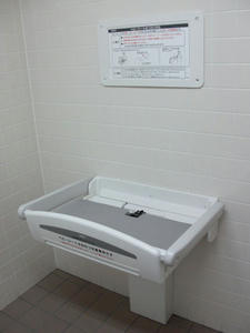 コジマNEW小平店多目的トイレ