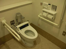 JR武蔵小金井南口ビル多目的トイレ