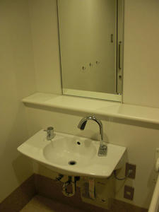 JR武蔵小金井南口ビル多目的トイレ