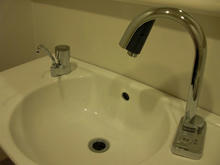 JR武蔵小金井南口ビル多目的トイレ