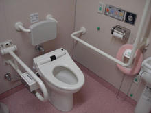 サミットストア向台町店　1階多目的トイレ