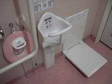 サミットストア向台町店　1階多目的トイレ