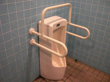 サンドラッグ小金井梶野町店 外トイレ