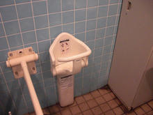 サンドラッグ小金井梶野町店 外トイレ