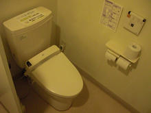 業務スーパー国立弁天通り店 外トイレ