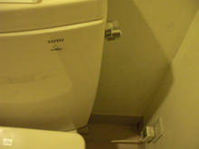 業務スーパー国立弁天通り店 外トイレ