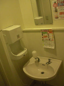 業務スーパー国立弁天通り店 外トイレ