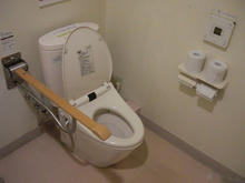 業務スーパー国立弁天通り店 外多目的トイレ