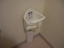 業務スーパー国立弁天通り店 外多目的トイレ