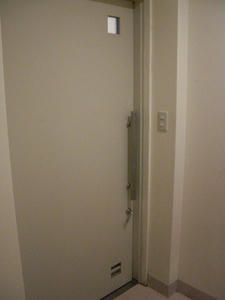 業務スーパー国立弁天通り店 外多目的トイレ