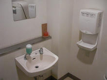 ハックドラッグ小平小川東店トイレ