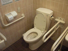 エコス小平店多目的トイレ