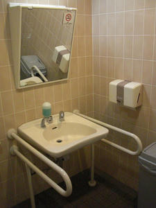 エコス小平店多目的トイレ