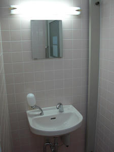 ウエルシア立川若葉店 外トイレ