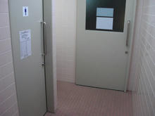 ウエルシア立川若葉店 外トイレ