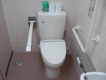 ウエルシア立川若葉店 外多目的トイレ