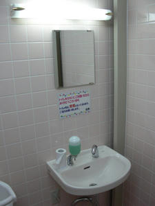 ウエルシア立川若葉店 外多目的トイレ