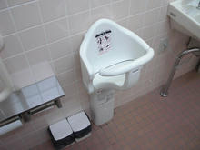 ウエルシア立川若葉店 外多目的トイレ