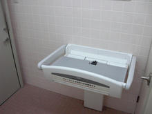 ウエルシア立川若葉店 外多目的トイレ