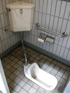 しまむら秋津店 外トイレ